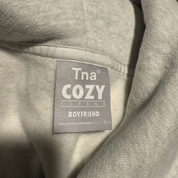 Aritzia TNA Cozy Fleece Boyfriend Sleeveless Hoodie - Picture 5 of 7